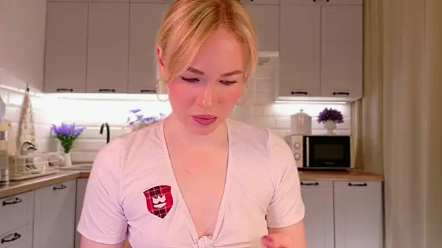 Snapshot of Veronika_Mitchel chatting on November 19, 2025, 1:55 pm Veronika Mitchel online show from November 19, 2025, 1:55 pm