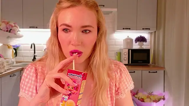 Snapshot of Veronika_Mitchel chatting on November 29, 2025, 3:01 pm Veronika Mitchel online show from November 29, 2025, 3:01 pm