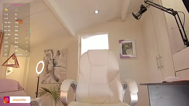 catalinasaiz online show from September 16, 2025, 1:56 pm