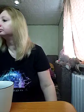 Snapshot of BustyBlond chatting on April 19, 2026, 4:02 am BustyBlond online show from April 19, 2026, 4:02 am