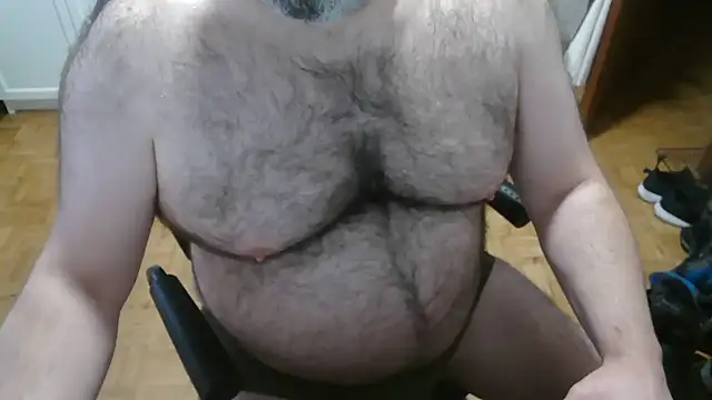 Snapshot of mikeyhotbear chatting on November 17, 2025, 5:17 pm mikeyhotbear online show from November 17, 2025, 5:17 pm