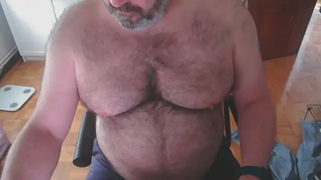 mikeyhotbear online show from May 4, 2026, 4:32 pm