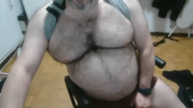 mikeyhotbear online show from May 26, 2026, 4:32 am