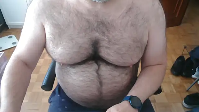 mikeyhotbear online show from June 10, 2026, 9:10 am