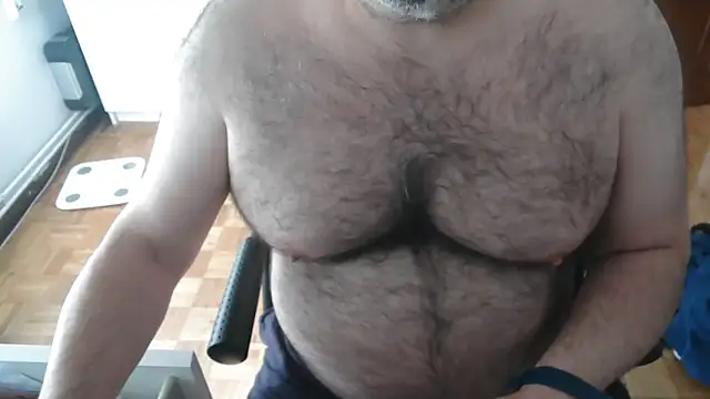 mikeyhotbear online show from May 19, 2026, 4:25 pm