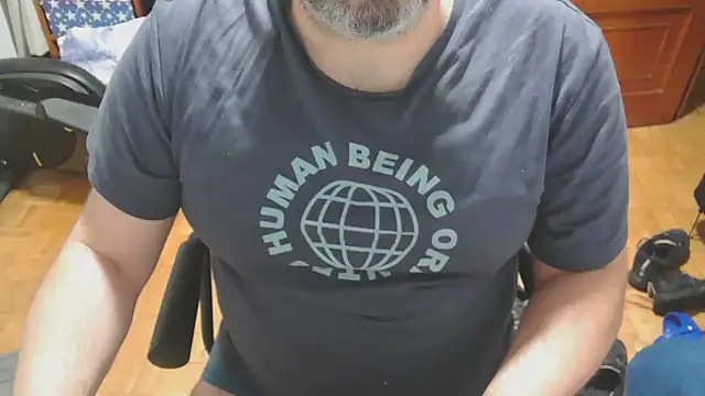 Snapshot of mikeyhotbear chatting on September 29, 2025, 6:09 am mikeyhotbear online show from September 29, 2025, 6:09 am