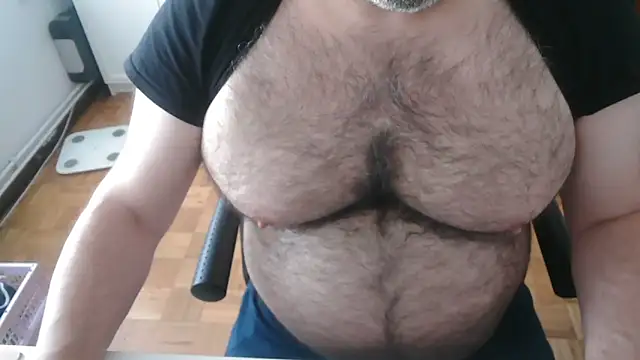 mikeyhotbear online show from May 21, 2026, 8:44 am