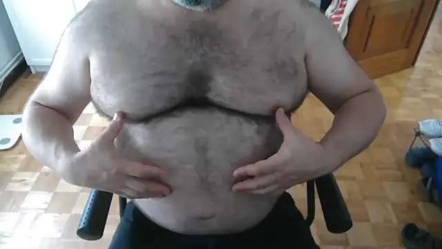 mikeyhotbear online show from July 11, 2026, 9:53 am