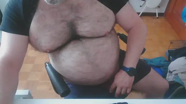 mikeyhotbear online show from May 25, 2026, 5:51 am