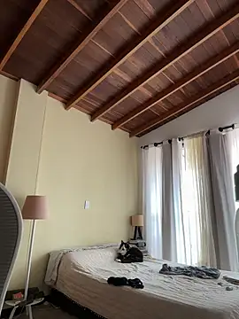 GabriSaenz online show from December 21, 2025, 1:24 pm