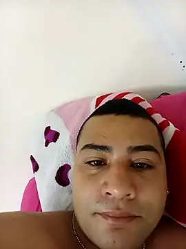 Snapshot of EISONREINA11 chatting on October 14, 2025, 1:56 pm EISONREINA11 online show from October 14, 2025, 1:56 pm