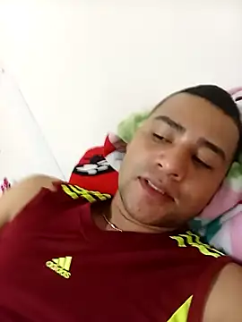 Snapshot of EISONREINA11 chatting on October 9, 2025, 12:44 am EISONREINA11 online show from October 9, 2025, 12:44 am