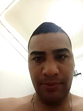 Snapshot of EISONREINA11 chatting on October 8, 2025, 1:40 am EISONREINA11 online show from October 8, 2025, 1:40 am