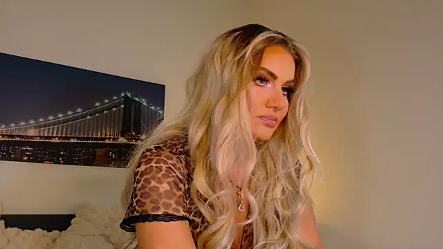 Snapshot of Tinkerbell822 chatting on October 29, 2025, 8:35 am Tinkerbell822 online show from October 29, 2025, 8:35 am