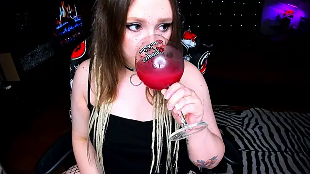 Snapshot of YourDyingBride chatting on January 24, 2025, 9:15 pm YourDyingBride online show from January 24, 2025, 9:15 pm