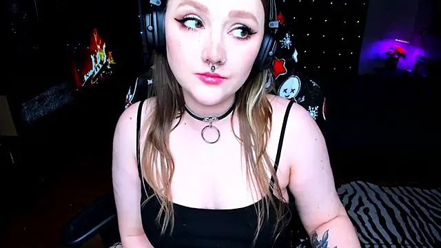 Snapshot of YourDyingBride chatting on January 14, 2025, 3:32 am YourDyingBride online show from January 14, 2025, 3:32 am