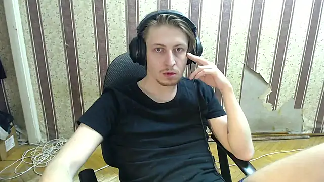 darienlarge online show from October 10, 2025, 4:30 pm