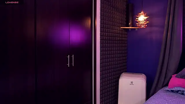 Snapshot of bull_vixen2001 chatting on February 14, 2026, 10:54 pm bull vixen2001 online show from February 14, 2026, 10:54 pm