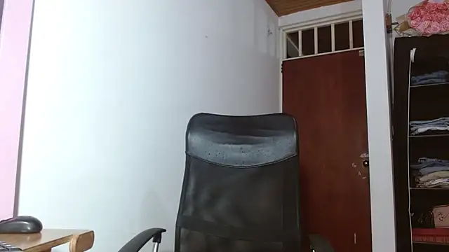 Snapshot of emily_littesweet chatting on November 15, 2025, 10:58 pm emily littesweet online show from November 15, 2025, 10:58 pm