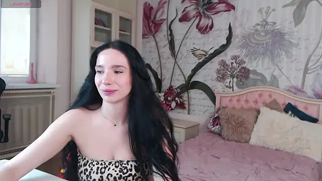 AliciaBow online show from October 8, 2025, 11:56 am