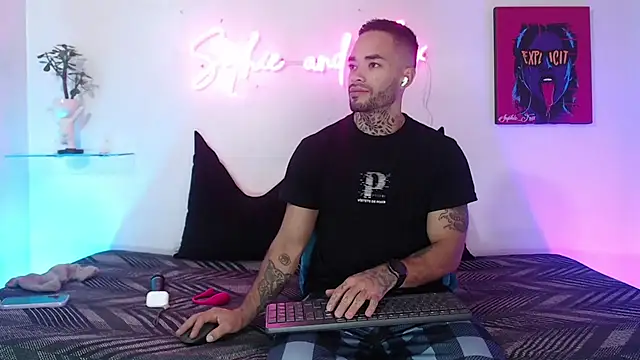 Snapshot of SophieFoxx17 chatting on February 5, 2026, 1:01 am SophieFoxx17 online show from February 5, 2026, 1:01 am