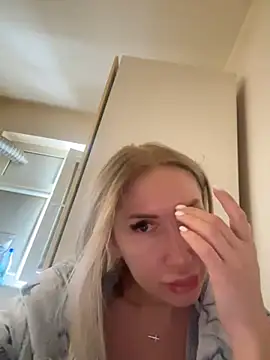 Snapshot of LexxiLow chatting on February 18, 2025, 8:49 am LexxiLow online show from February 18, 2025, 8:49 am