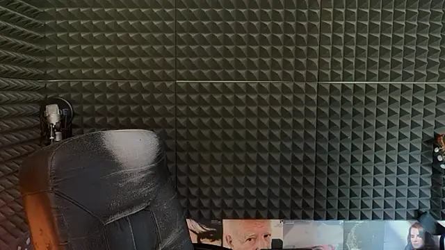 Snapshot of Noitelivre chatting on April 4, 2026, 6:25 pm Noitelivre online show from April 4, 2026, 6:25 pm