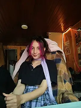 Snapshot of _Laary chatting on November 18, 2025, 8:56 pm Laary online show from November 18, 2025, 8:56 pm