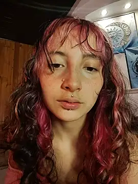 Snapshot of _Laary chatting on December 22, 2025, 9:48 pm Laary online show from December 22, 2025, 9:48 pm