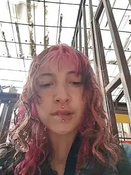 Snapshot of _Laary chatting on December 16, 2025, 8:02 pm Laary online show from December 16, 2025, 8:02 pm