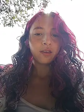 Snapshot of _Laary chatting on March 3, 2026, 3:52 pm Laary online show from March 3, 2026, 3:52 pm