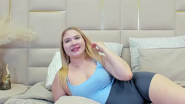 LunaHouston online show from March 16, 2025, 10:20 pm