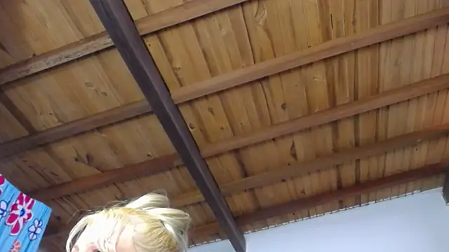 Nicolle Milf online show from December 5, 2025, 6:06 pm