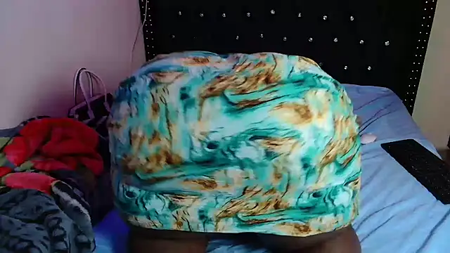 Toomuchbooty33 online show from December 16, 2025, 6:50 am