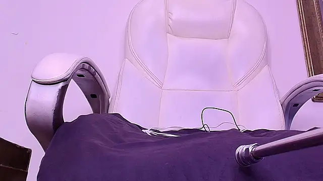 Snapshot of britanyy_ chatting on February 19, 2025, 3:06 am britanyy online show from February 19, 2025, 3:06 am