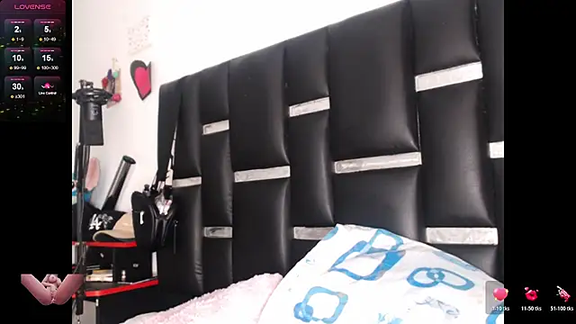 Snapshot of Danae_999 chatting on April 10, 2026, 11:01 pm Danae 999 online show from April 10, 2026, 11:01 pm