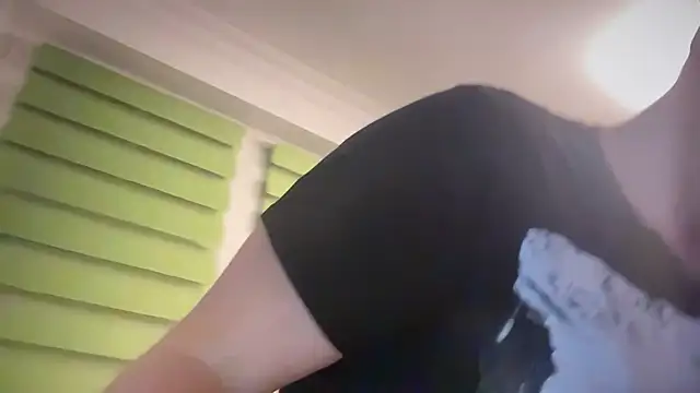 Snapshot of AnnualSunrise chatting on December 16, 2025, 8:24 pm AnnualSunrise online show from December 16, 2025, 8:24 pm