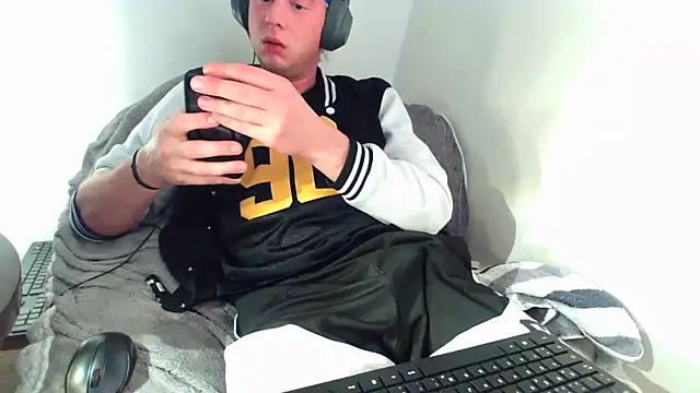 Tobi907790 online show from November 26, 2025, 11:38 pm