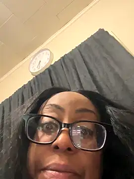 Goddesskarisma online show from November 12, 2025, 3:32 am