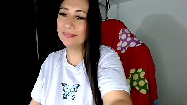 Snapshot of carolinalovee_ chatting on January 16, 2025, 5:11 am carolinalovee online show from January 16, 2025, 5:11 am