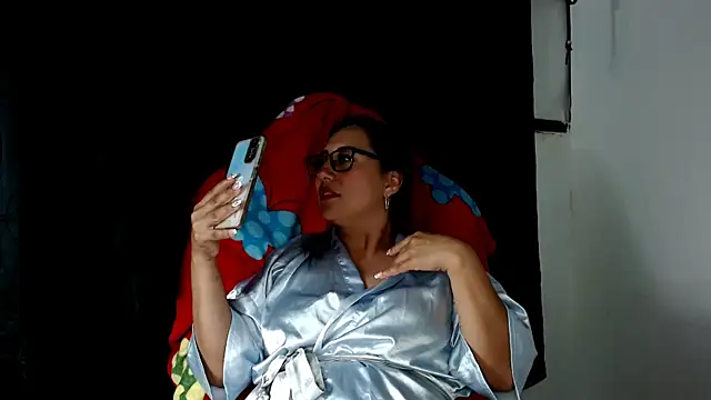 Snapshot of carolinalovee_ chatting on January 12, 2025, 4:00 am carolinalovee online show from January 12, 2025, 4:00 am