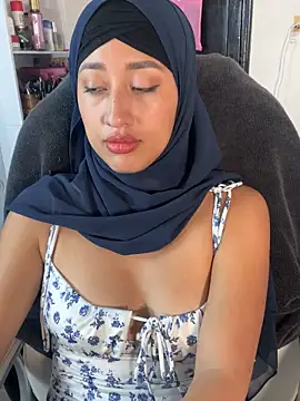 Snapshot of adila_anich chatting on September 25, 2025, 12:05 am adila anich online show from September 25, 2025, 12:05 am