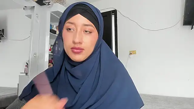 Snapshot of adila_anich chatting on September 18, 2025, 5:38 pm adila anich online show from September 18, 2025, 5:38 pm