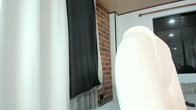 adila anich online show from November 27, 2025, 2:01 am