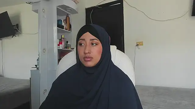 Snapshot of adila_anich chatting on September 28, 2025, 8:38 pm adila anich online show from September 28, 2025, 8:38 pm