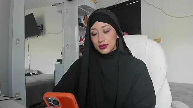 Snapshot of adila_anich chatting on October 3, 2025, 10:00 pm adila anich online show from October 3, 2025, 10:00 pm