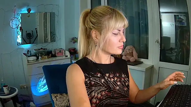 Snapshot of GlamSquirt chatting on March 11, 2025, 4:18 pm GlamSquirt online show from March 11, 2025, 4:18 pm