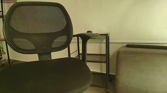 Sassy--Girl online show from April 13, 2026, 6:23 pm