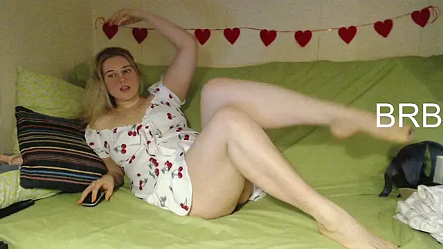 Snapshot of mmmPinUpGirl chatting on March 8, 2026, 2:53 pm mmmPinUpGirl online show from March 8, 2026, 2:53 pm