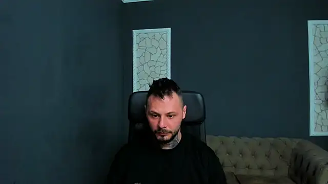 Snapshot of BrianHunts chatting on April 14, 2026, 5:01 am BrianHunts online show from April 14, 2026, 5:01 am